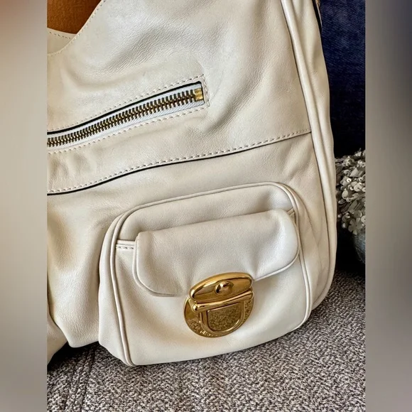 Marc Jacobs Angela Hobo Shoulder Bag In Cream With Gold Hardware - Picture 10 of 16